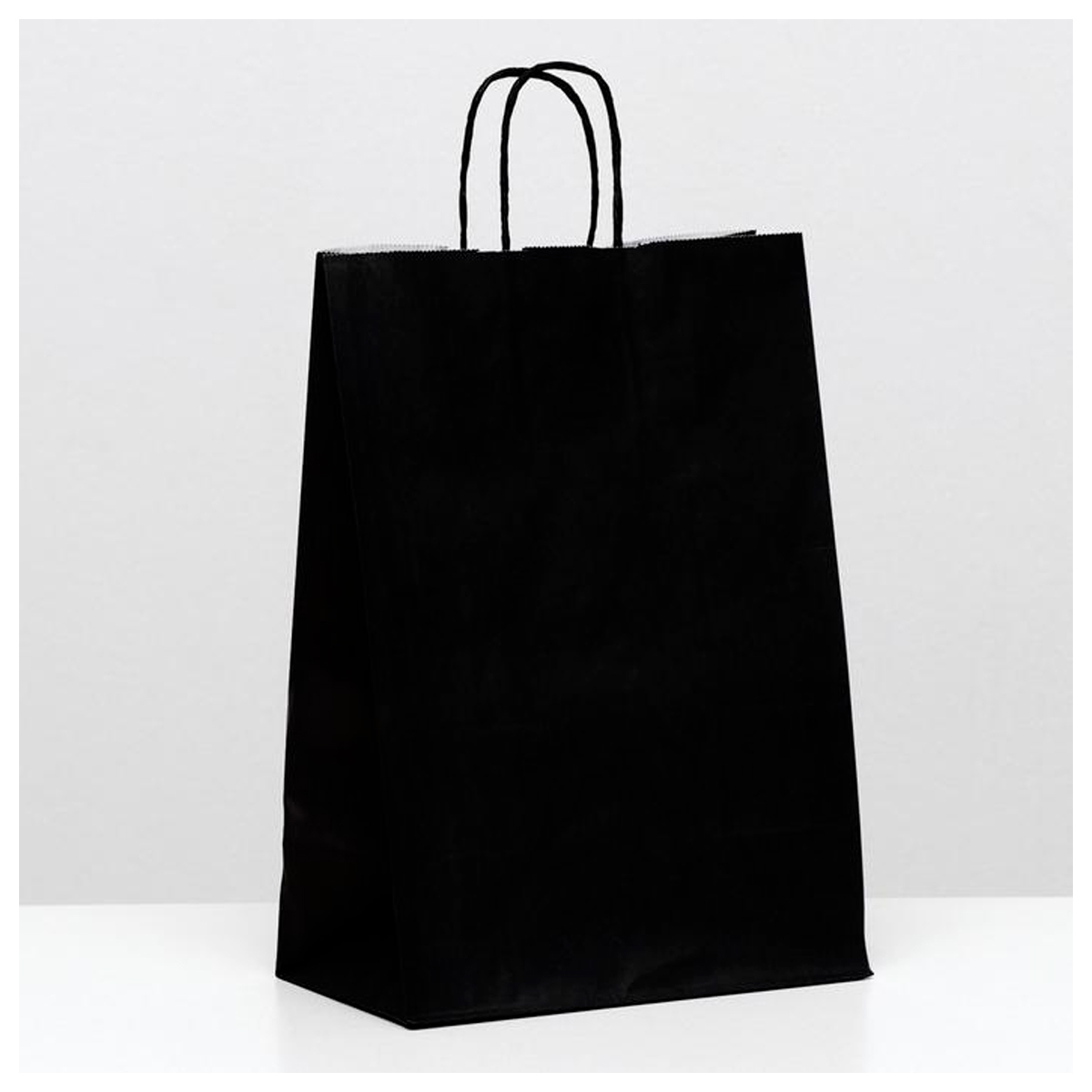 черная упаковочная бумага. черная двусторонняя бумага. черный крафт. черный картон. черный крафт.