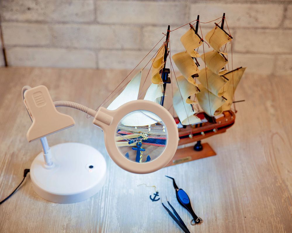 Лупа с подсветкой ⌀9 см (ув.х2), Ferstel FR-11