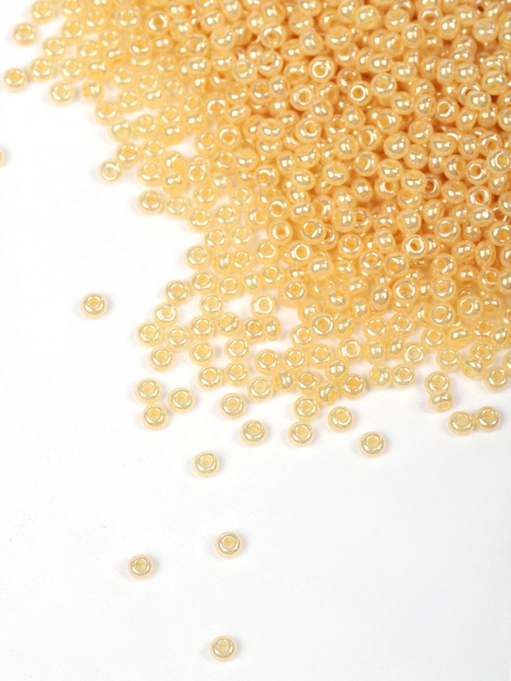 Бисер Preciosa 10/0 (2.3 мм), 50 г, Shell цв. 47185/331-19001