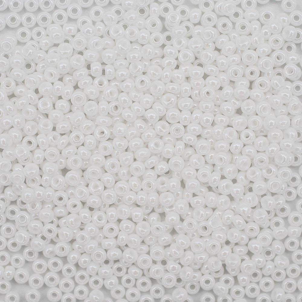 Бисер Preciosa 10/0 (2.3 мм), 100 г (5х20 г), непрозрачный с покрытием, цв. 46102