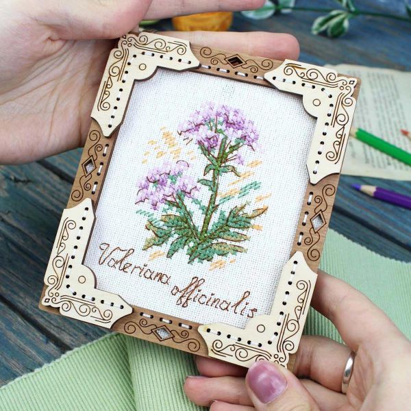 Набор для вышивания нитками МП Студия, на деревянной основе Миниатюра. Валериана 13х11см