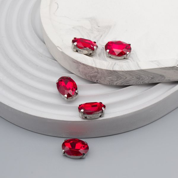 Хрустальные стразы в цапах овальной формы, красный 10х14 мм, 5 шт., ОЦ005НН1014