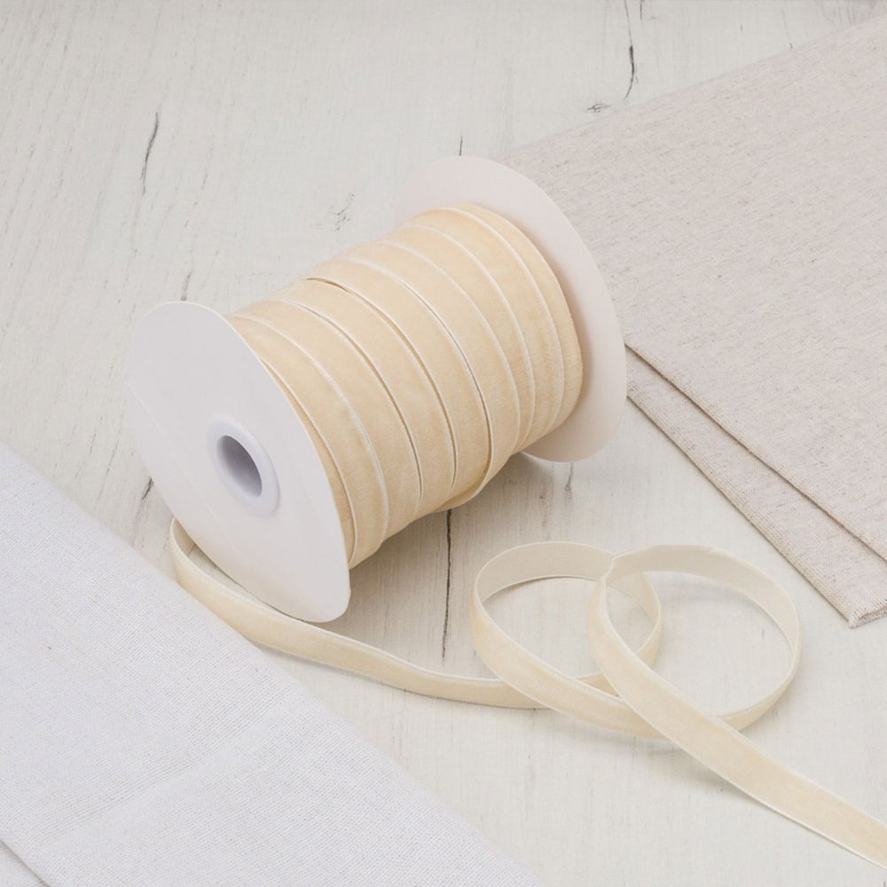 Лента бархатная (тесьма) 12.0 мм / 32.9±2 метров, 0081-1211, 28 сливочный