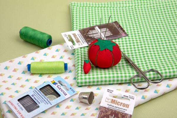 Подушечка для игл Помидор 5.5 см, красный, Gamma ТОМ-5.5