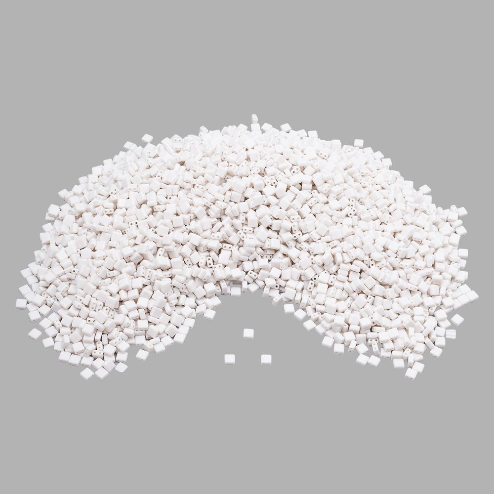 Бусины пластик 6х6х3 мм, 2 отверстия, квадрат, 500 г, 16 белый, Astra&Craft (7739891/7739300) 7429