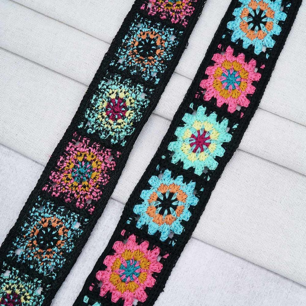 Тесьма декоративная вязаная бабушкин квадрат 50 мм / 9.14 метра, черный/разноцветный, 129N-040