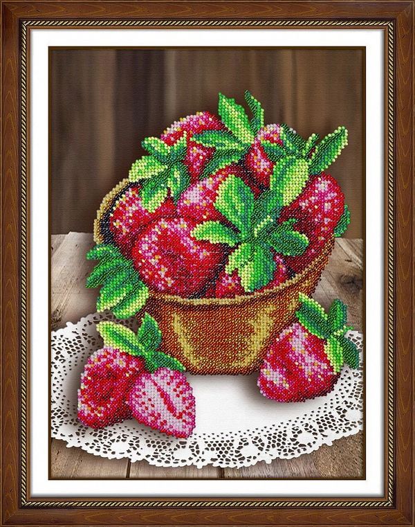 Набор для вышивания бисером Паутинка, Ягодка клубничка 20х28 см