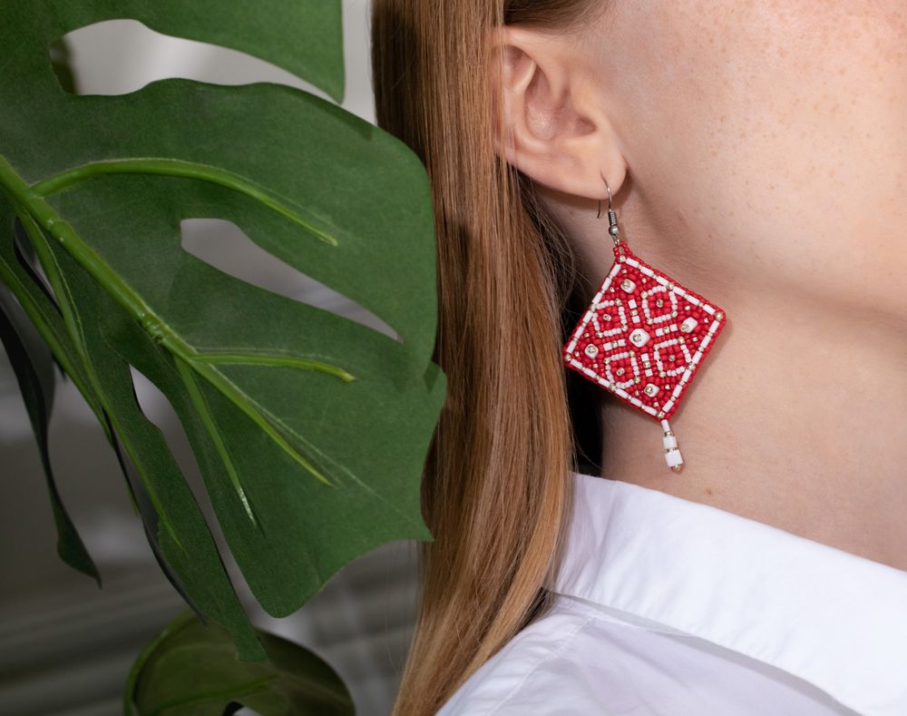 Набор для вышивания бисером Klart, серьги квадратные Красный орнамент, 4,5х4,5 см