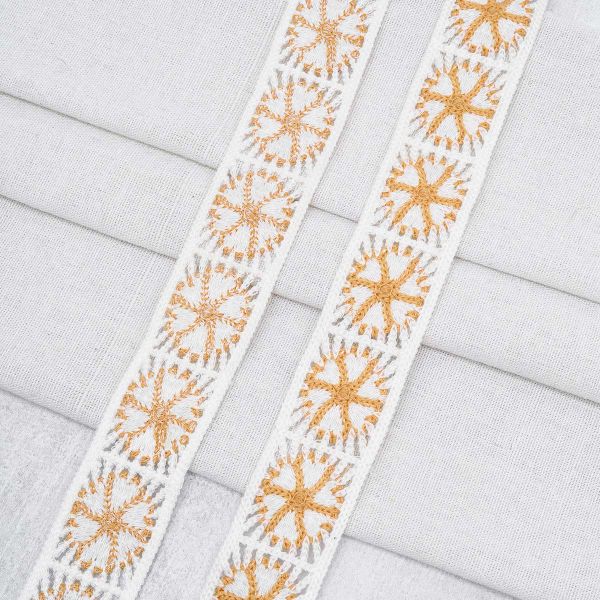 Тесьма декоративная вязаная бабушкин квадрат 35 мм / 9.14 метра, белый/бежевый, 129N-018a