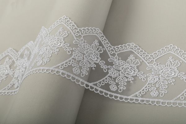 Кружево на сетке широкое 100 мм / 8.8 м, TL001WH белый, Gamma GKM-10001