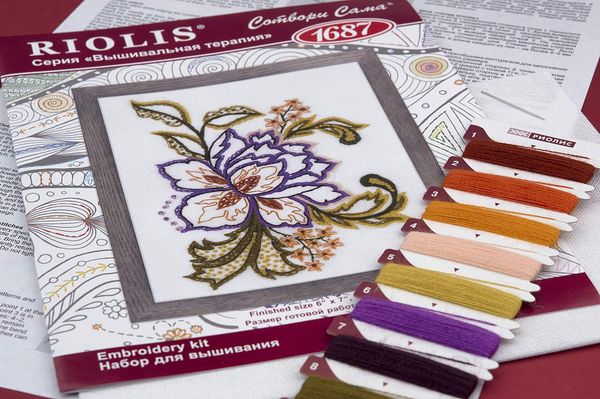 Набор для вышивания нитками Риолис, Цветочные мотивы 15х18 см
