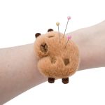 Браслет игольница капибара 24 см