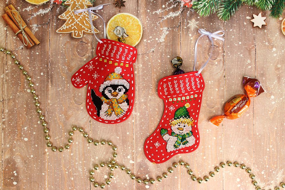 Набор для вышивания нитками МП Студия (Жар-птица), Новогодний носок Привет от снеговика 14х8 см