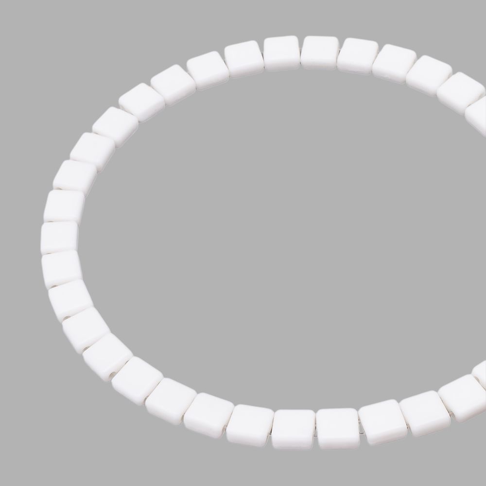 Бусины пластик 6х6х3 мм, 50 г, с двойным отверстием, плоский квадрат, 16 белый, Astra&Craft 7429