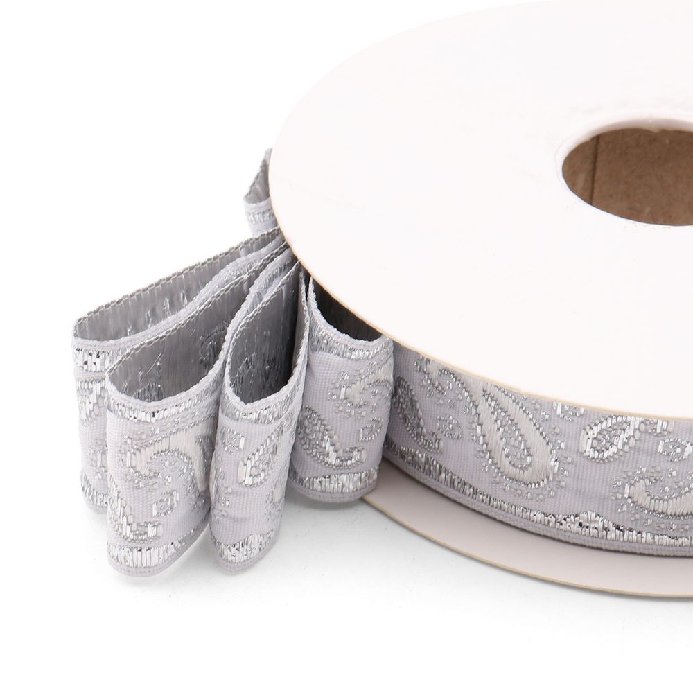 Лента (тесьма) жаккардовая 22.0 мм / 10±0.5 метров, Пейсли, 22807 белый/серебро