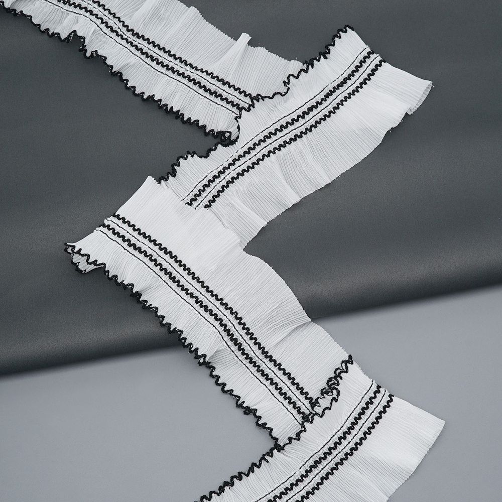 Кружево плиссированное 70 мм, / 45.72 метра, складка плиссе, цвет белый с черной окантовкой