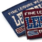 Аппликация прямоугольный джинсовый ярлык синего/красн. цв. Leisure Wear, Prym