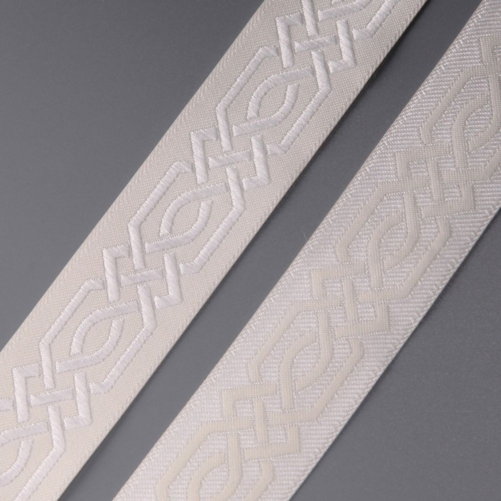 Лента (тесьма) жаккардовая 35.0 мм / 10±0.5 метров, бордюр Кельтский орнамент, 35272 V1 белый