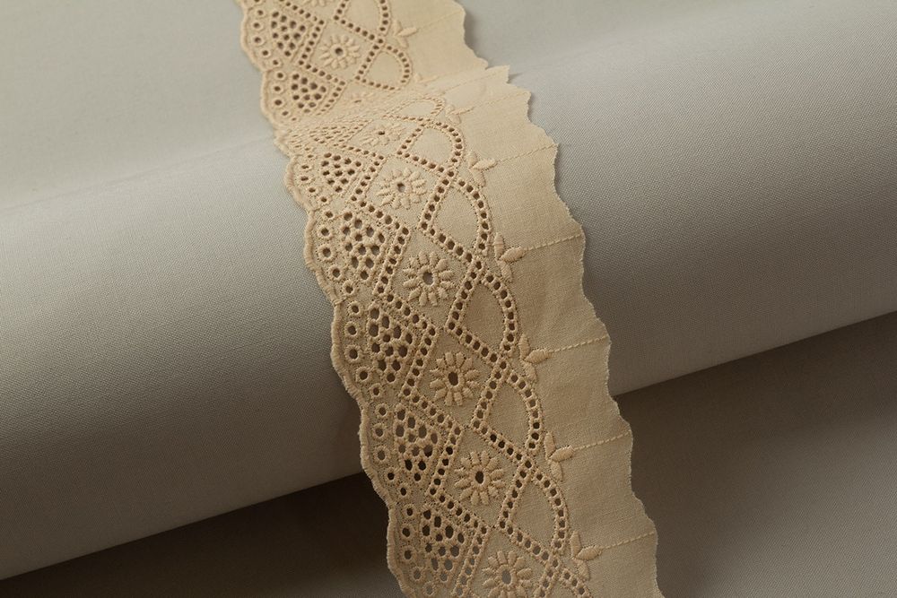 Кружево шитьё 65 мм / 10 м, бежевый, Gamma GYEM-6501