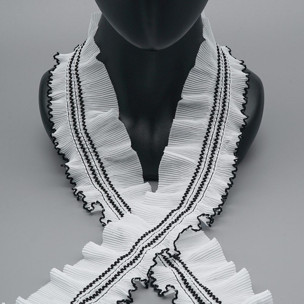 Кружево плиссированное 70 мм, / 45.72 метра, складка плиссе, цвет белый с черной окантовкой