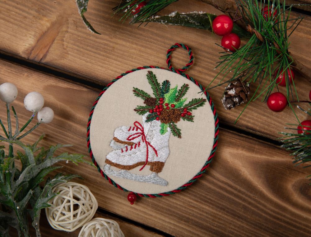 Набор для вышивания нитками Panna, Живая картина новогодняя игрушка Коньки, 8х8 см