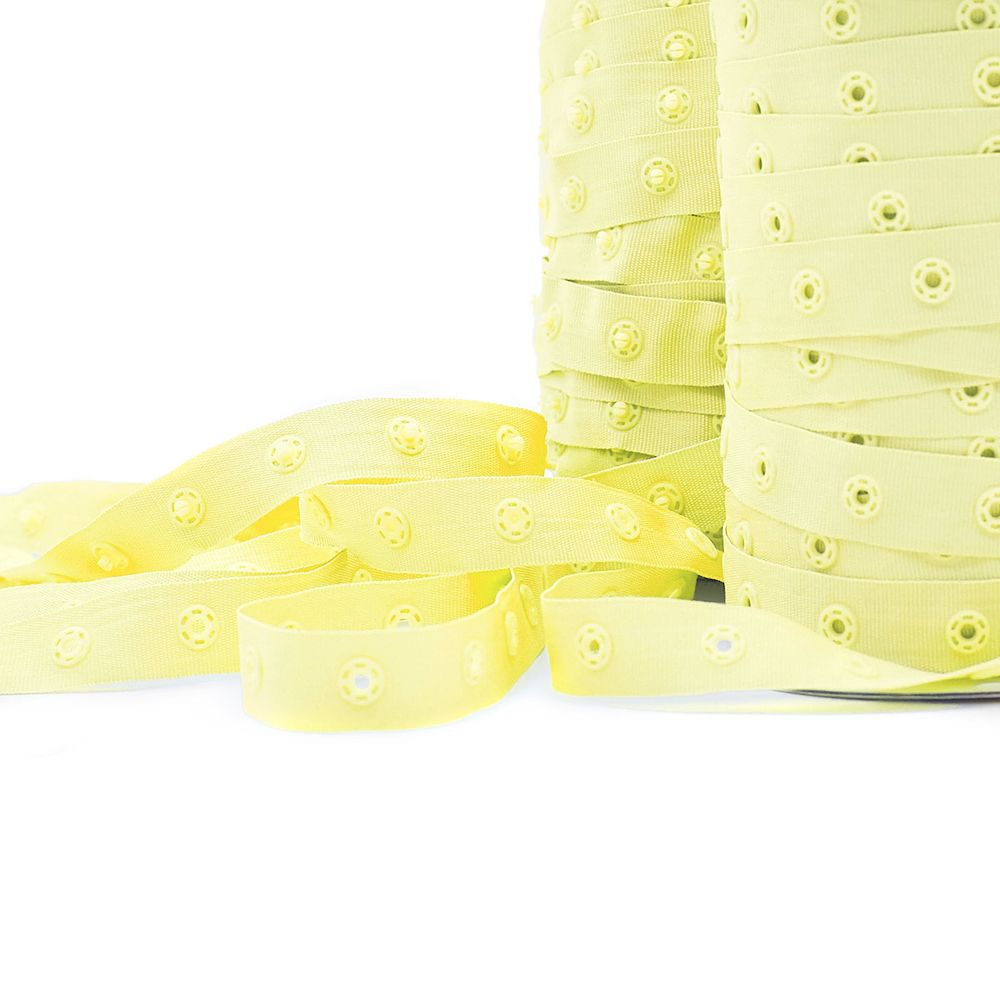 Кнопки пластиковые на тесьме (кн. ⌀ 7мм, тесьма 18 мм, шаг 1.7 см), цв.желтый, 45.7м