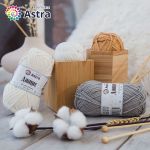 Пряжа Astra Premium (Астра Премиум) Джинс (Jeans) / уп.4 мот. по 50 г, 135 м, 020 молочный