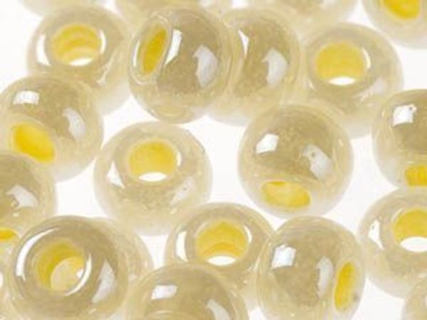 Бисер Preciosa 10/0 (2.3 мм), 50 г, алебастр с блест.покрытием и цв. центром, цв. 37386