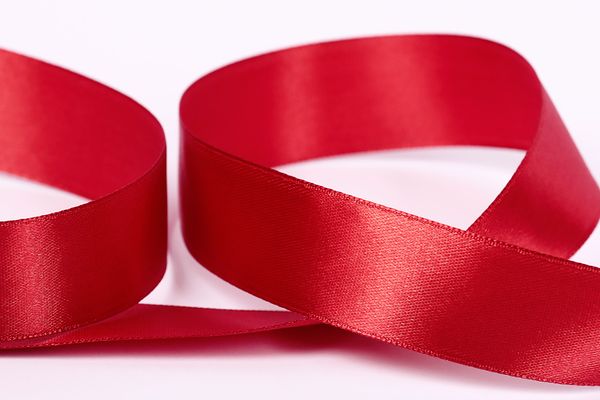 Лента атласная 1-сторонняя 25.0 мм / 33±2 метра, 104 т.красный, Gamma