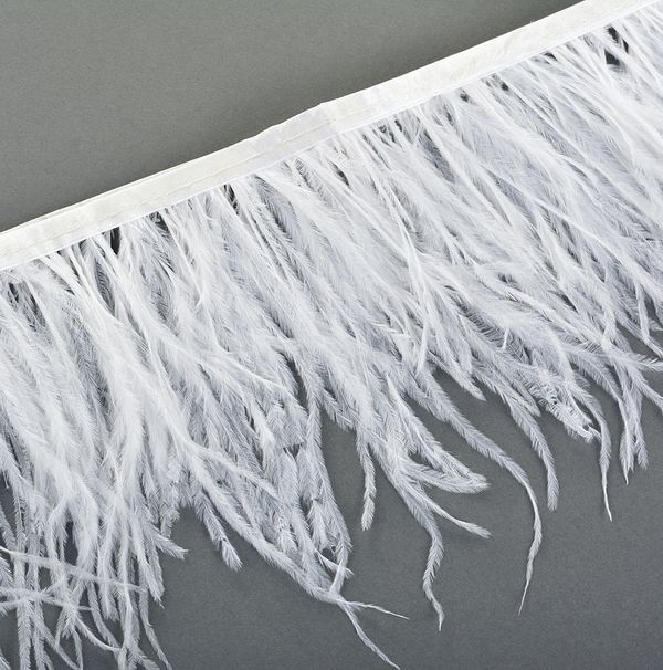 Перья на ленте декоративные Страус FBY-15-01 15см белый уп.2м