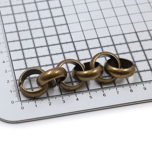 Цепь пластик 10 см, размер звена 24х24 мм, латунь