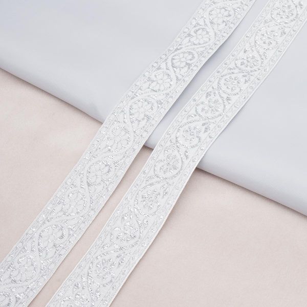 Лента (тесьма) жаккардовая 32.0 мм / 25±1 метров, с метанитом рис. 9819, белый/серебро, С3104Г17