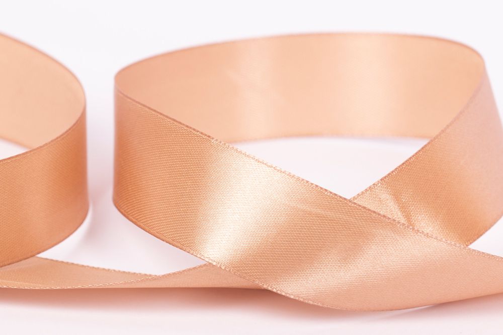 Лента атласная 1-сторонняя 25.0 мм / 33±2 метра, 071 св.кремовый, Gamma