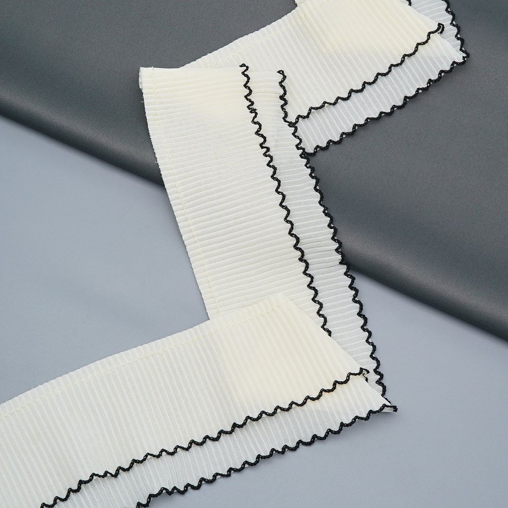 Кружево плиссированное 80 мм, / 45.72 метра, складка плиссе, двухслойное, цв. молочный с черным краем