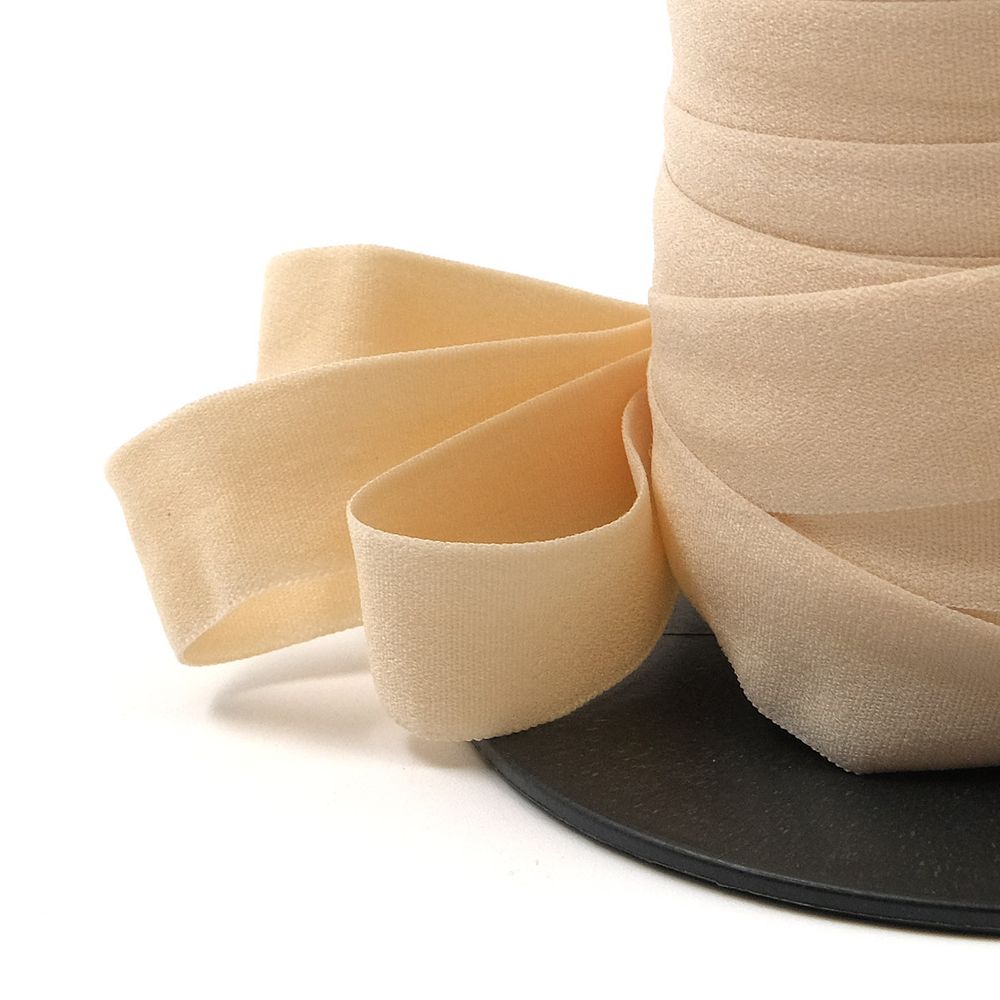 Резинка бельевая (отделочная) 20.0 мм / 50 метров, 3.65 г/м, эластичность 100%, бежевый, ML124.020/1