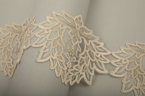 Кружево на сетке широкое 135 мм / 11 м, бежевый, Gamma GFLM-24134