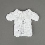 Кофта вязаная мини (ручная вязка), ширина 6см длина 8см рукав 3,5см цв.белый