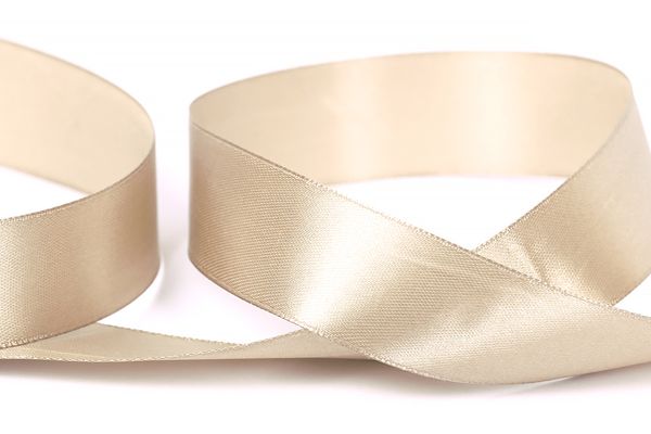 Лента атласная 1-сторонняя 25.0 мм / 33±2 метра, 061 св.св.бежевый, Gamma