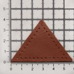 Заплатки пришивные из кожи, треугольник равнобедр., стор. 5см, с перфорацией, 2 шт, 100% кожа, 02 светло-коричневый, 9901