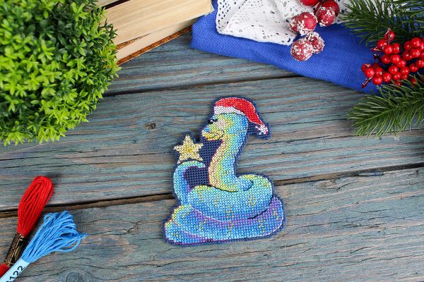 Набор для вышивания нитками МП Студия Р-1141, Змейка на удачу, 11х9 см