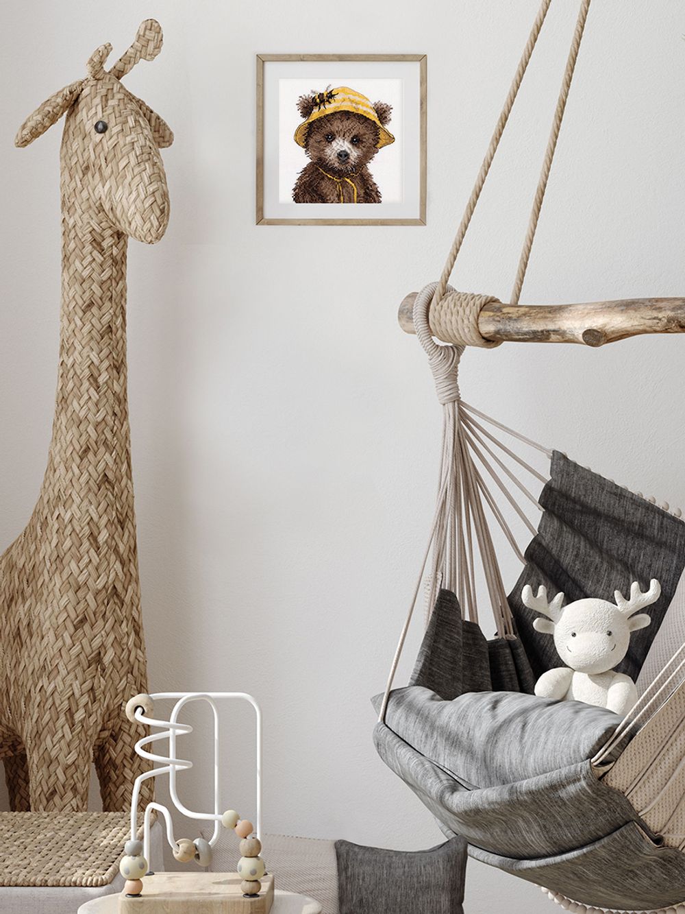 Набор для вышивания нитками Klart 8-584, Мишка пчеловод, 14.5х14.5 см