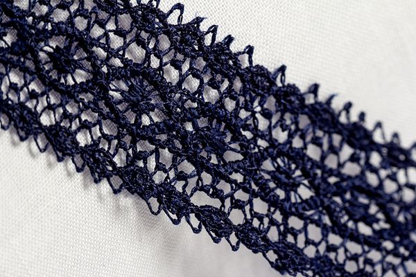 Кружево гипюр (плетёное) 30 мм / 10 м, т.синий, Gamma GGM-3002