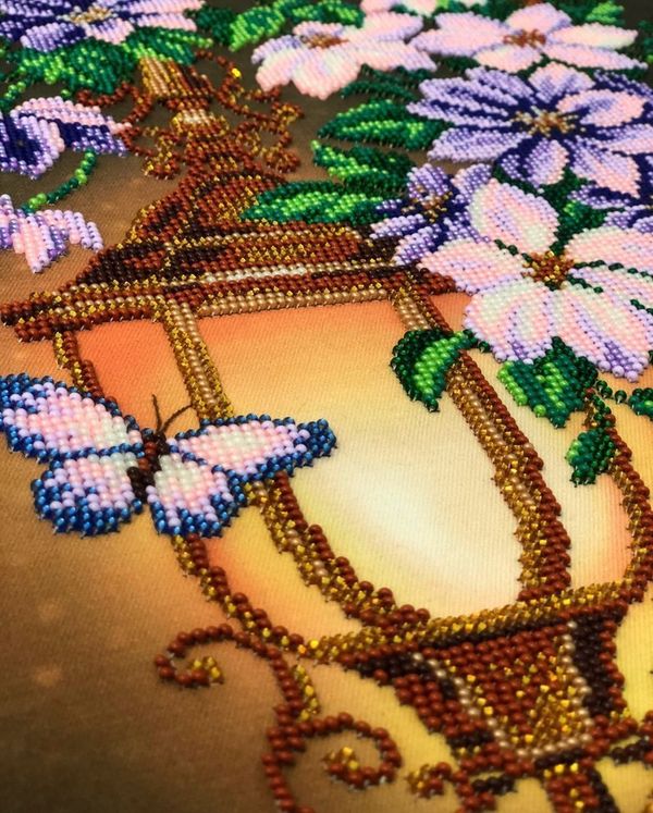 Набор для вышивания бисером Паутинка, Фонарик и клематисы 28х38 см