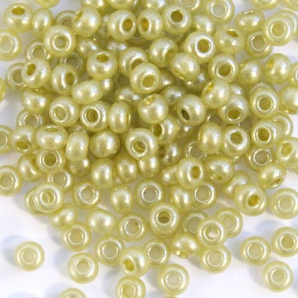 Бисер Preciosa 10/0 (2.3 мм), 1х50 г, непрозрачный с покрытием, цв. 17786