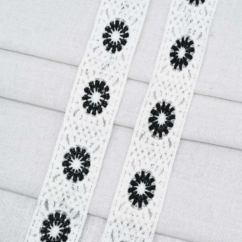 Тесьма декоративная вязаная бабушкин квадрат 35 мм / 9.14 метра, белый/черный, 129N-008b