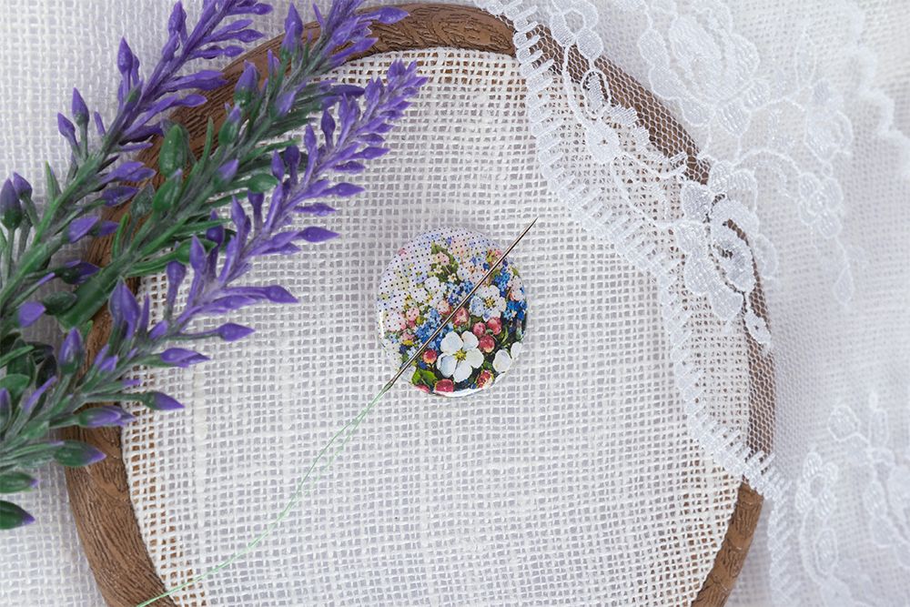 Игольница магнитная №01 Цветы на канве, Gamma NEM