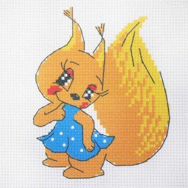 Набор для вышивания нитками Hobby&Pro Kids, Белочка в платьице 19х19см