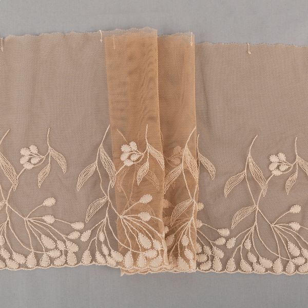 Кружево бельевое эластичное 190 мм / 3±0.2 метра, на сетке, Турция, натуральный, Gamma GKME-19001