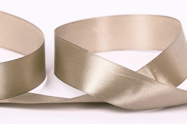 Лента атласная 1-сторонняя 25.0 мм / 33±2 метра, №060 бежевый, в термоплёнке, Gamma