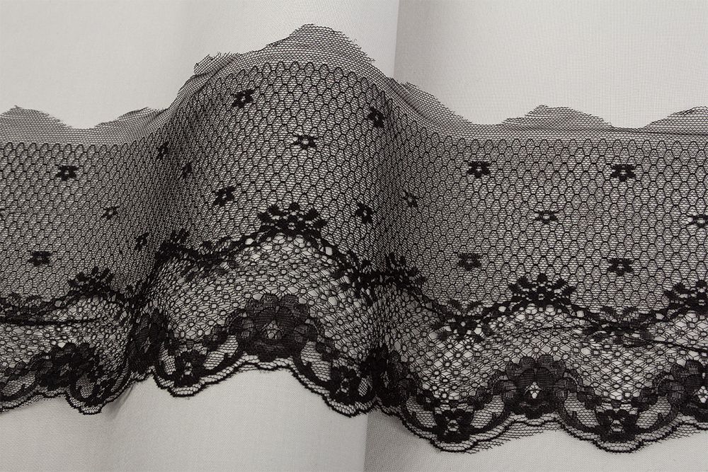 Кружево на сетке широкое 175 мм / 25 м, 325 черный, Blitz LCE-28